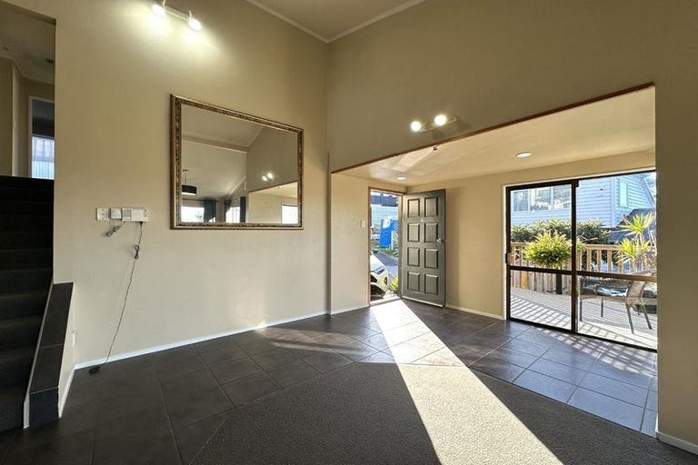 Photo of property in 4/141 Colwill Road, Massey, Auckland, 0614