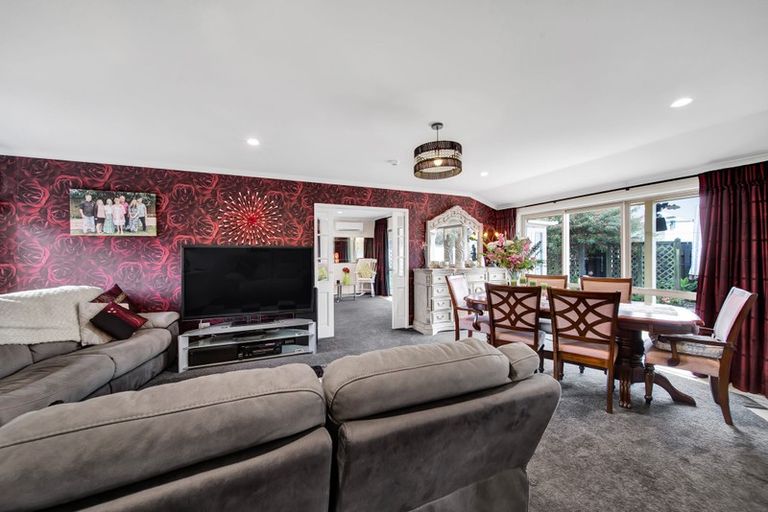 Photo of property in 24 Park Lane, Waitara, 4320