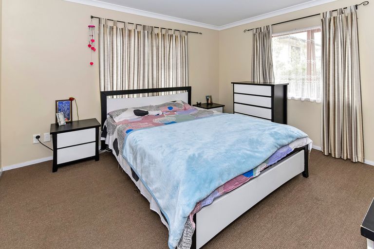 Photo of property in 63c Redoubt Road, Goodwood Heights, Auckland, 2105