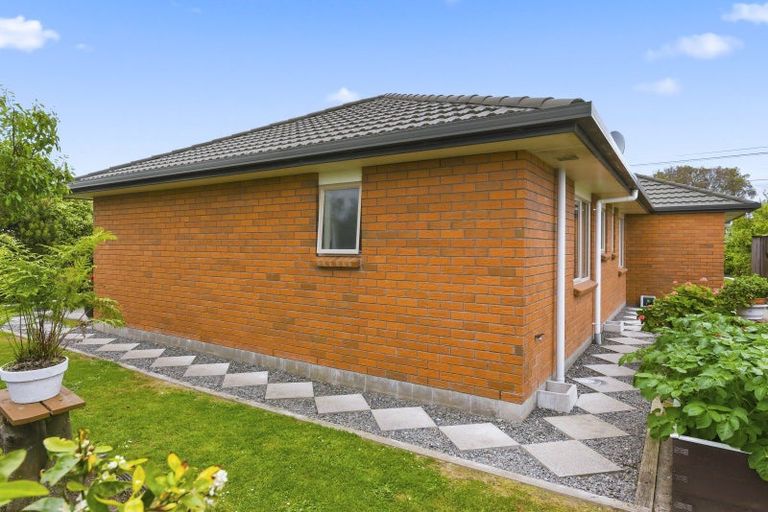 Photo of property in 63 Weraroa Road, Levin, 5510