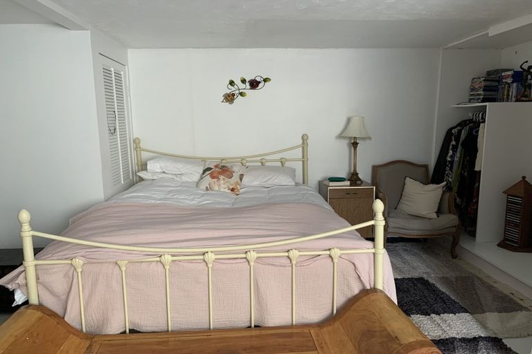 Photo of property in 54 Colchester Crescent, Newlands, Wellington, 6037