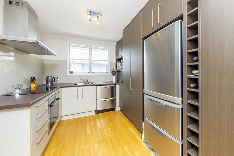 Photo of property in 35 Gossamer Drive, Pakuranga Heights, Auckland, 2010