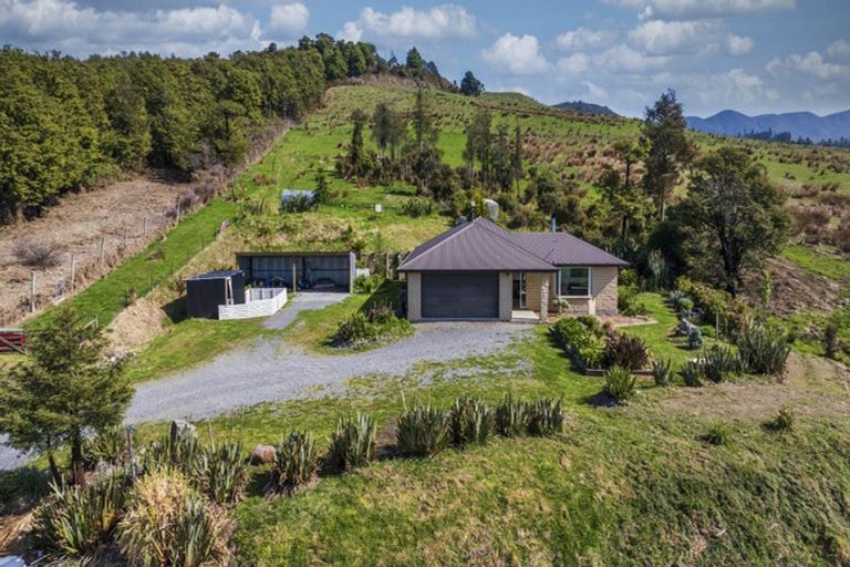 Photo of property in 175 Rampaddock Road, View Hill, Oxford, 7495