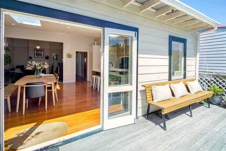 Photo of property in 52 Stanley Street, Berhampore, Wellington, 6023