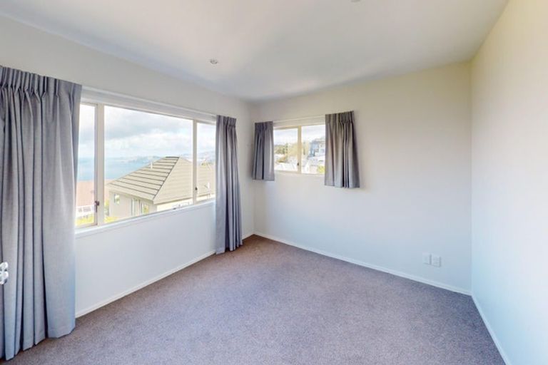 Photo of property in 74 Dress Circle, Newlands, Wellington, 6037