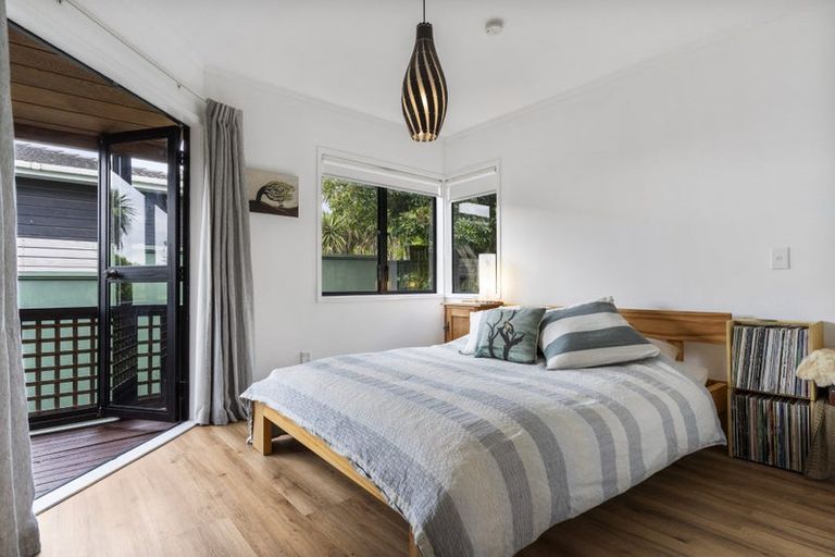 Photo of property in 2/36 Beulah Avenue, Rothesay Bay, Auckland, 0630