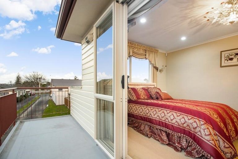 Photo of property in 2a Wattle Street, New Lynn, Auckland, 0600