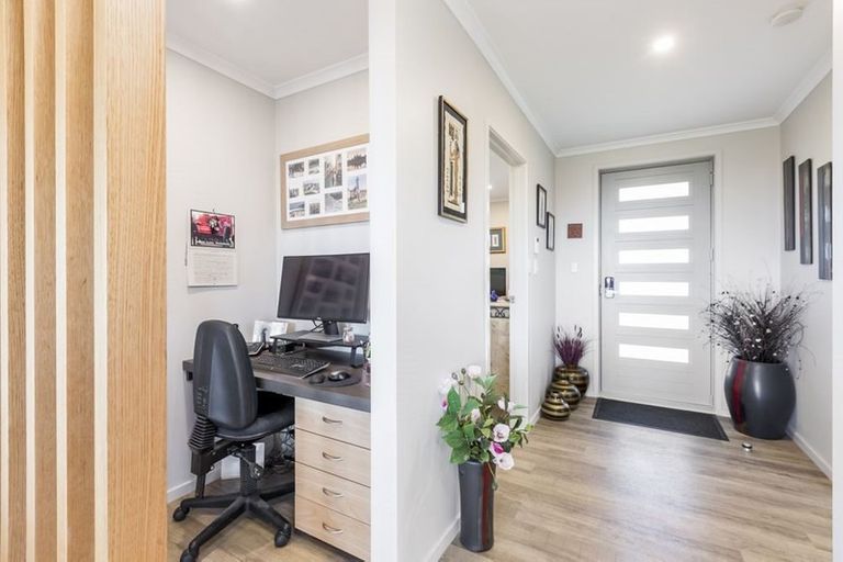 Photo of property in 16 Ruth Craig Place, Stanmore Bay, Whangaparaoa, 0932