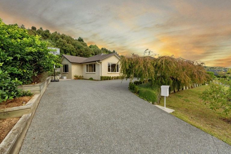 Photo of property in 16 Ellesmere Close, Pyes Pa, Tauranga, 3112