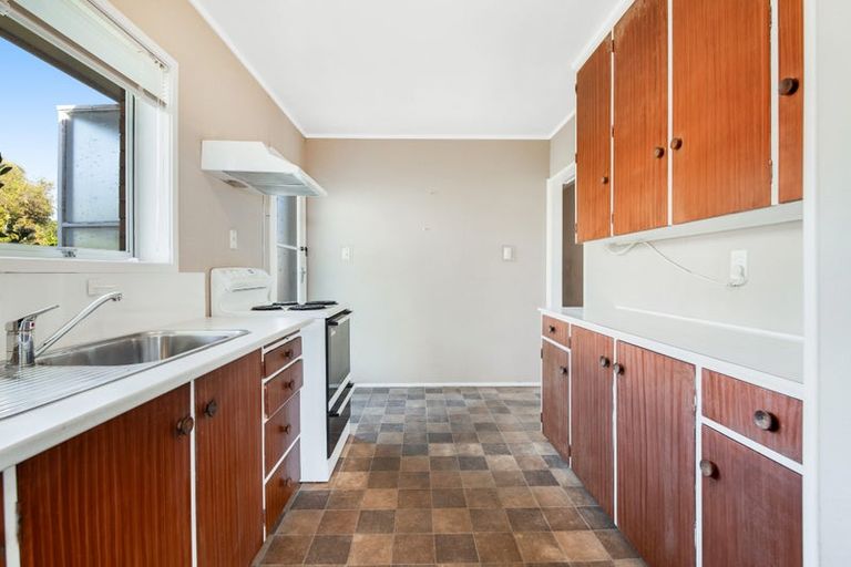 Photo of property in 2/2 Tower Hill, Stanmore Bay, Whangaparaoa, 0930