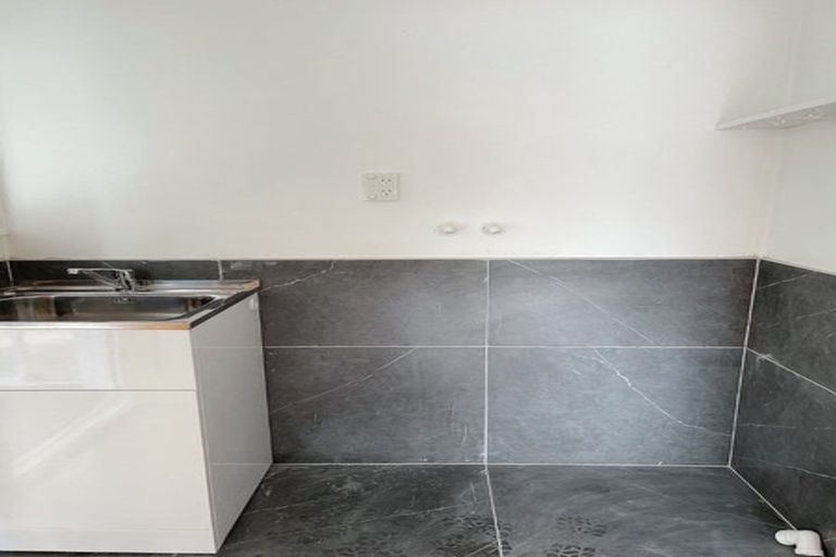 Photo of property in 1/17 Powrie Street, Glenfield, Auckland, 0629