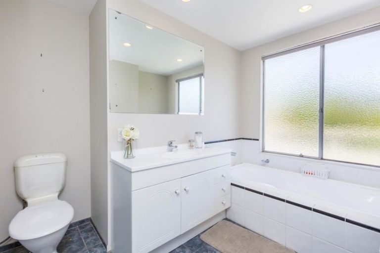 Photo of property in 44 Sunbrae Drive, Silverstream, Upper Hutt, 5019