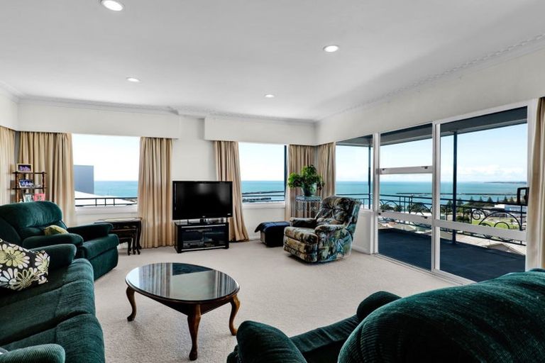 Photo of property in 1 Catherine Crescent, Moturoa, New Plymouth, 4310