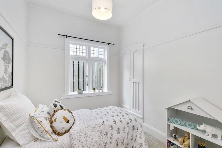 Photo of property in 121 Houghton Bay Road, Houghton Bay, Wellington, 6023