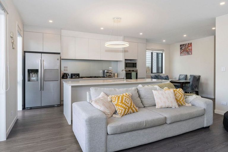 Photo of property in 10 Kea Road, Silverdale, 0932