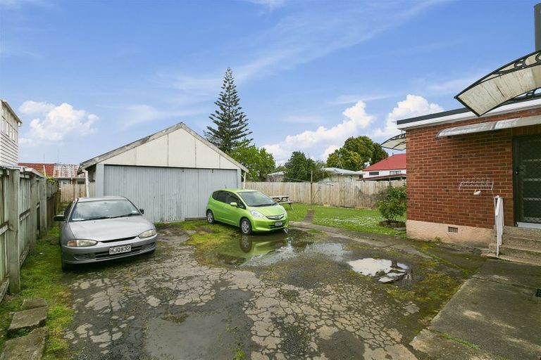Photo of property in 3154 Great North Road, New Lynn, Auckland, 0600