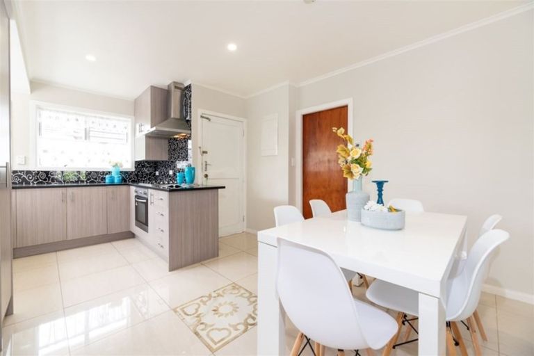 Photo of property in 87 Godley Road, Green Bay, Auckland, 0604