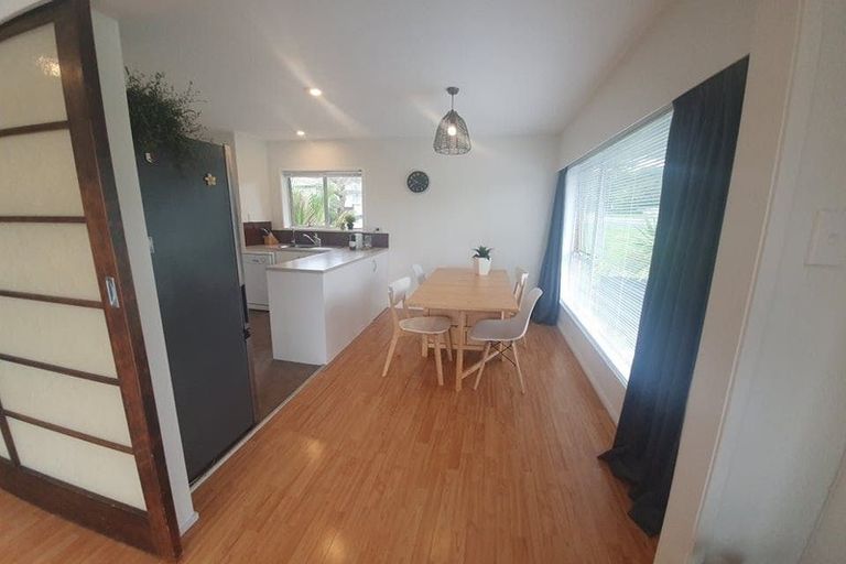 Photo of property in 1/132 Atkinson Road, Titirangi, Auckland, 0604