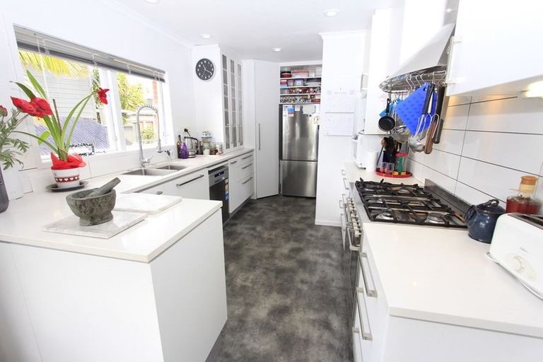 Photo of property in 26 Jade Avenue, Pakuranga Heights, Auckland, 2010