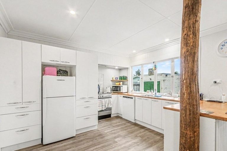 Photo of property in 12 Hunia Street, Marton, 4710