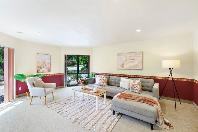 Photo of property in 10 Tararua Crescent, Otaki, 5512