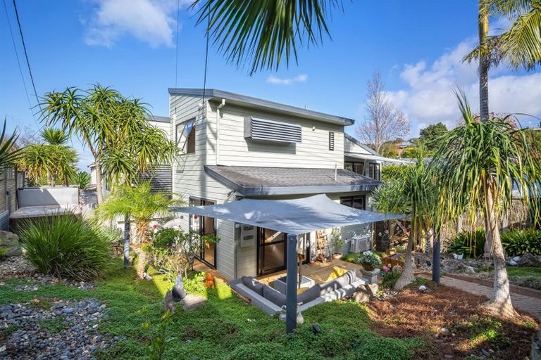 Photo of property in 2/9 Tipau Street, Torbay, Auckland, 0630