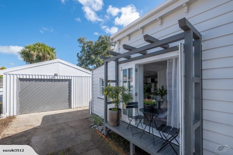 Photo of property in 3 Preston Street, Eltham, 4322