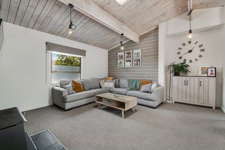 Photo of property in 24a Fairway Avenue, Red Beach, 0932