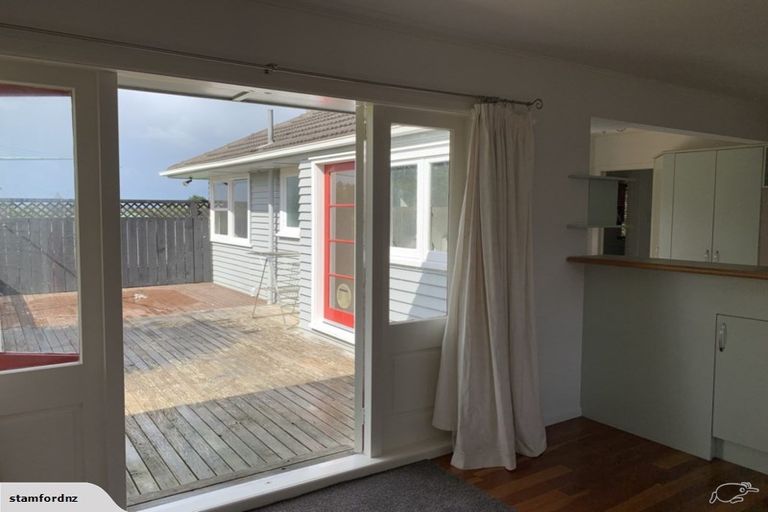 Photo of property in 32 Taupo Street, Green Bay, Auckland, 0604