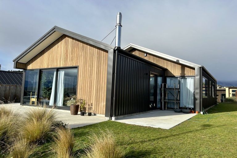 Photo of property in 18 Robrosa Street, Wanaka, 9305
