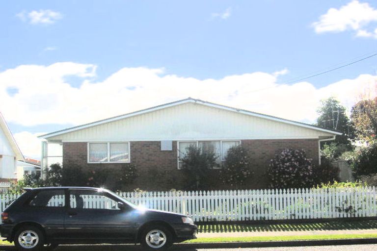 Photo of property in 14 Dinniss Avenue, Regent, Whangarei, 0112