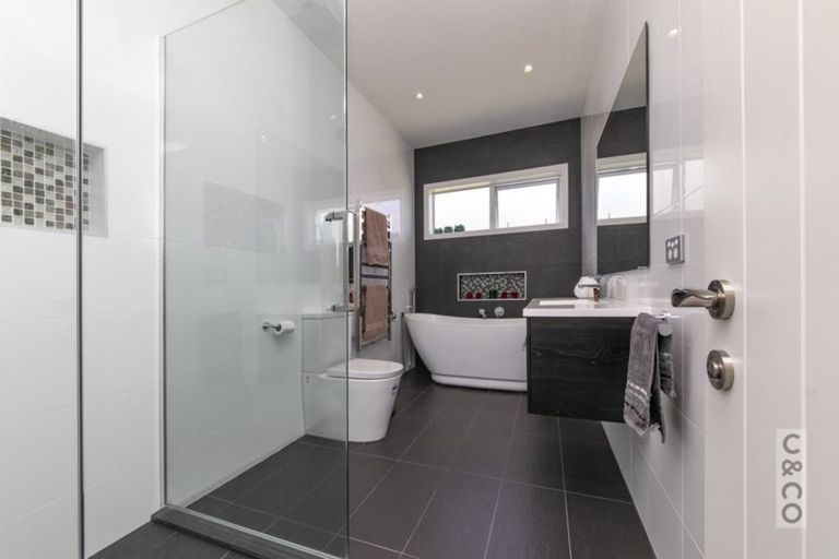 Photo of property in 4 York Terrace, Riverhead, 0820