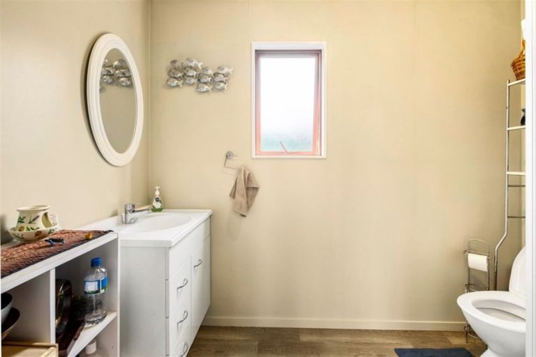 Photo of property in 71 Chilcott Road, Henderson, Auckland, 0612