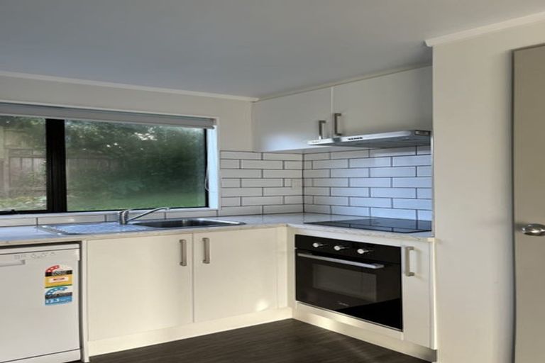 Photo of property in 2/523 Glenfield Road, Glenfield, Auckland, 0629