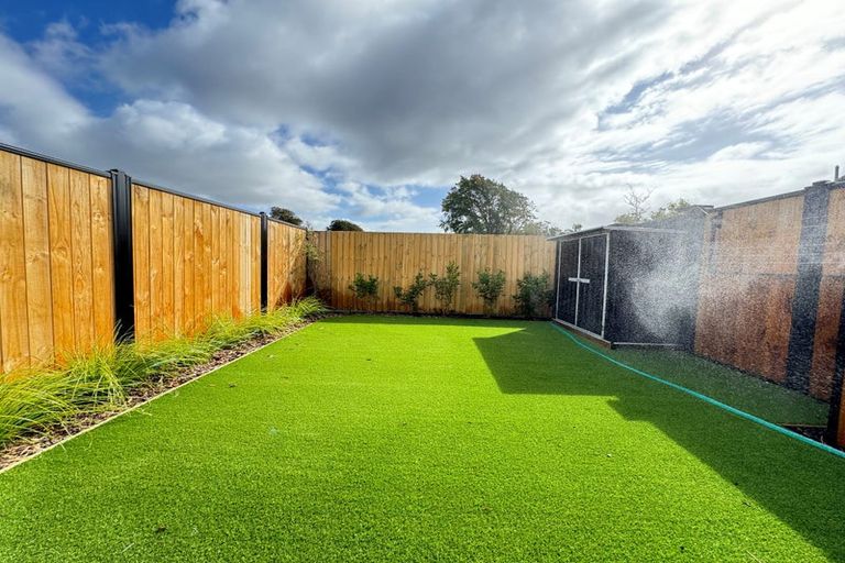 Photo of property in 2/8 Matata Place, Dallington, Christchurch, 8061