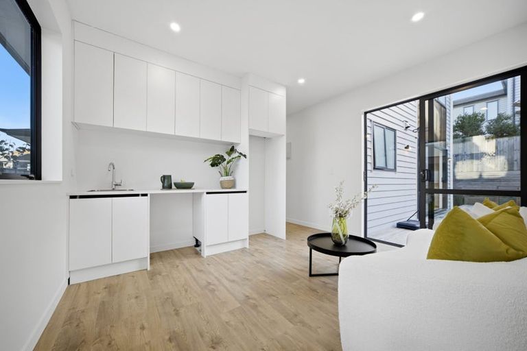 Photo of property in 5 Luff Place, Long Bay, Auckland, 0630