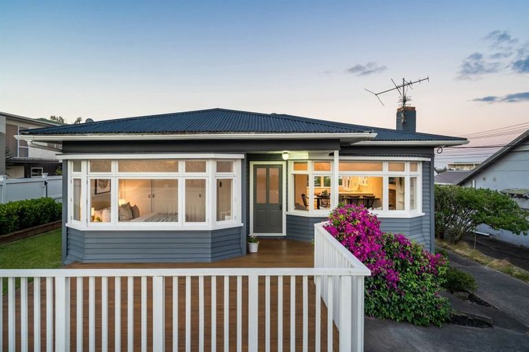 Photo of property in 1/223 Onewa Road, Birkenhead, Auckland, 0626