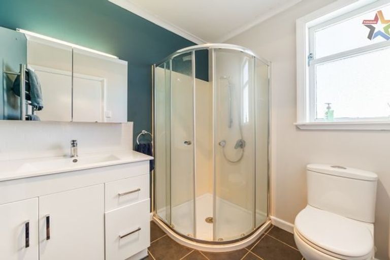 Photo of property in 206a Miromiro Road, Normandale, Lower Hutt, 5010