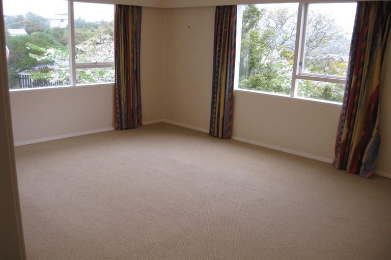 Photo of property in 215 Dowse Drive, Maungaraki, Lower Hutt, 5010