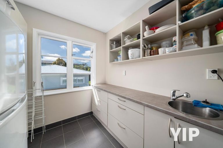 Photo of property in 15 Robert Street, Newlands, Wellington, 6037