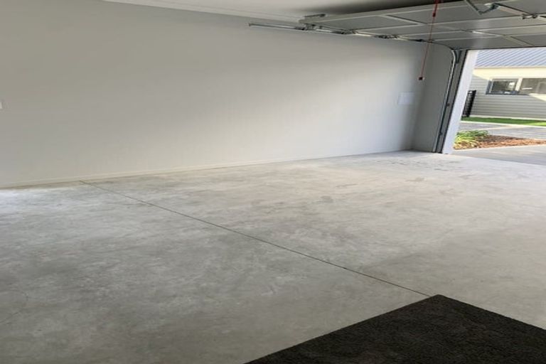 Photo of property in 28 Koru Loop, Paraparaumu, 5032