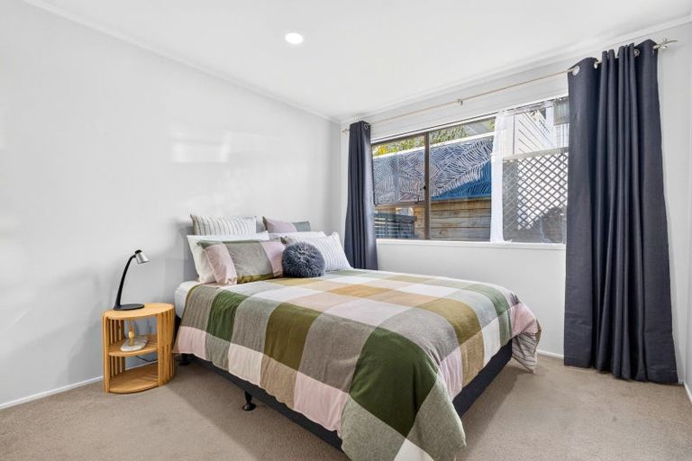 Photo of property in 4 Valdese Rise, Browns Bay, Auckland, 0630