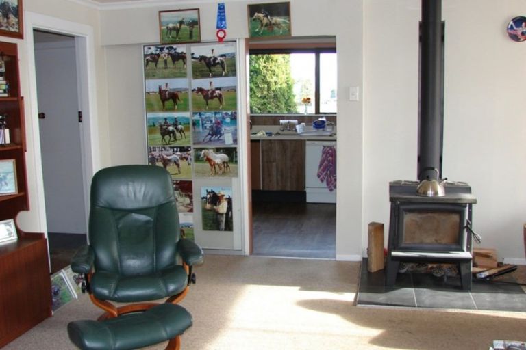 Photo of property in 36 Clifden Highway, Tuatapere, 9620
