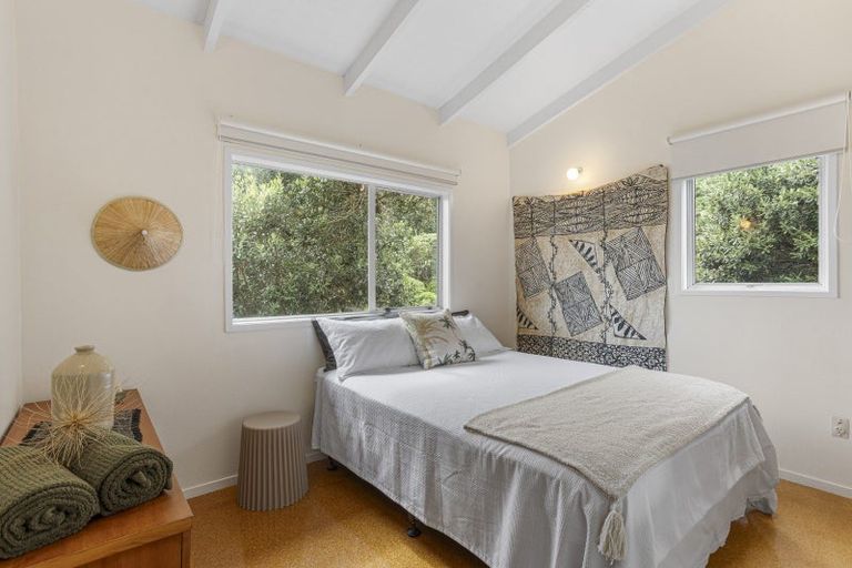 Photo of property in 36 North Piha Road, Piha, 0772