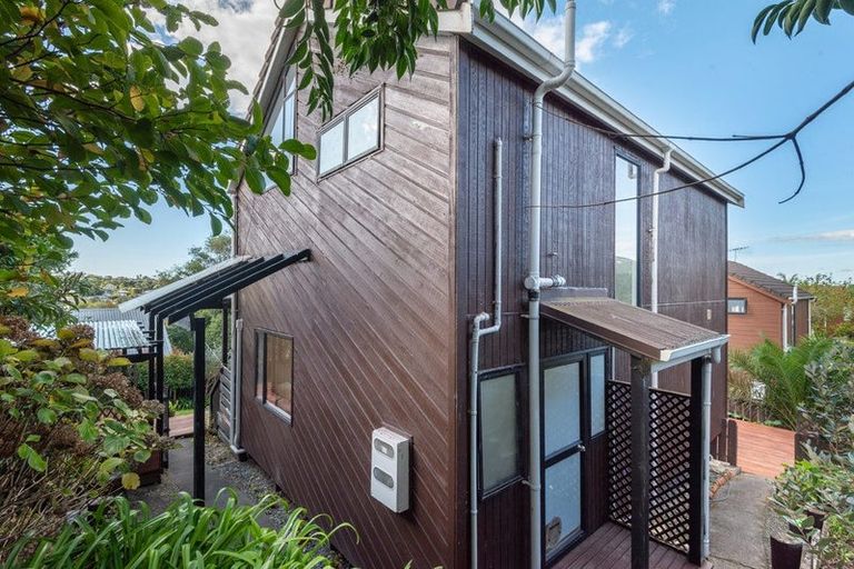 Photo of property in 1/14 Helicon Place, Totara Vale, Auckland, 0629