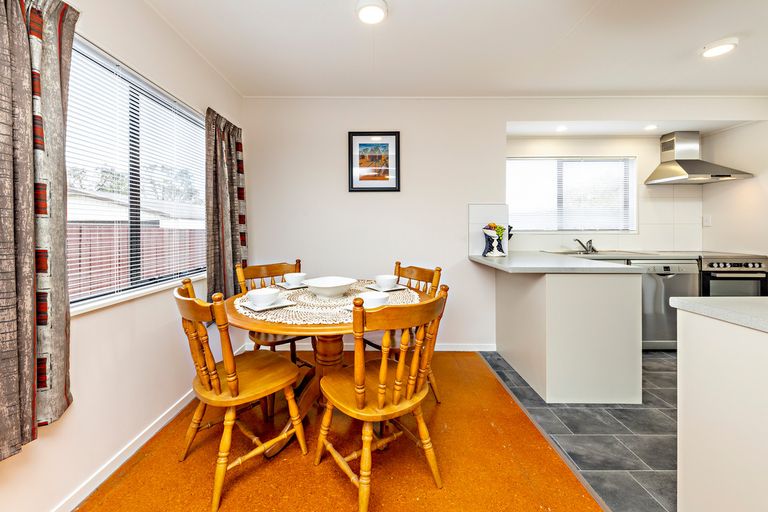 Photo of property in 28 Seaward Place, Wattle Downs, Auckland, 2103