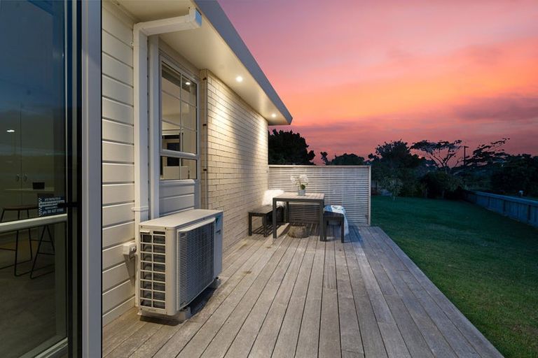 Photo of property in 50 Settlers Grove, Orewa, 0931