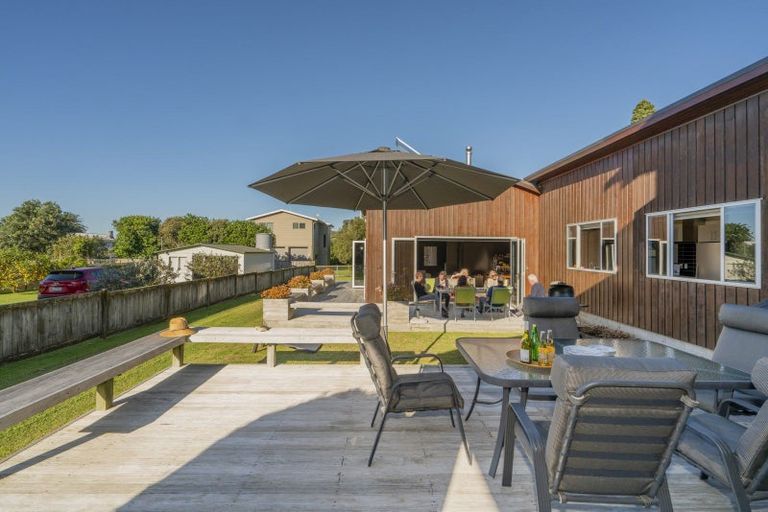 Photo of property in 17 Hahei Beach Road, Hahei, Whitianga, 3591