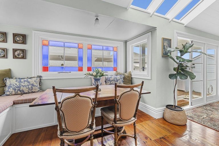 Photo of property in 18 Morley Street, New Plymouth, 4310