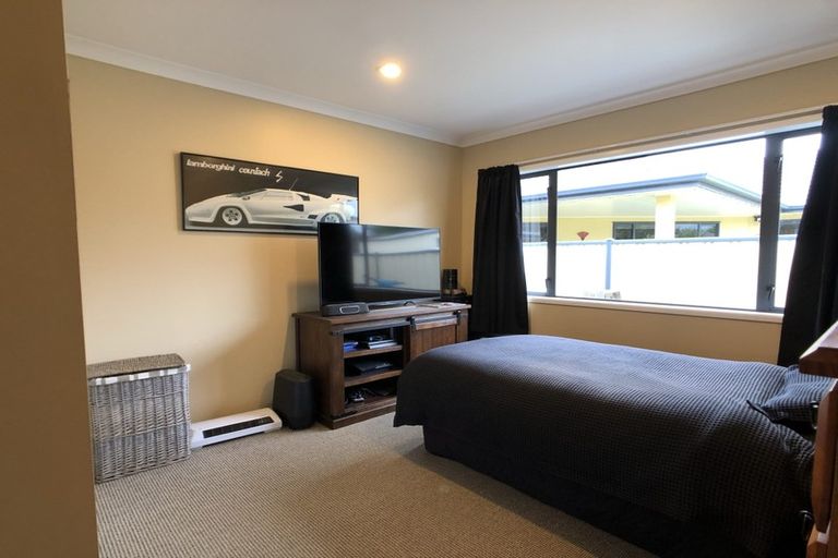 Photo of property in 19 Napier Street, Jervoistown, Napier, 4112